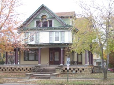 1905 Arts & Crafts Painted Lady